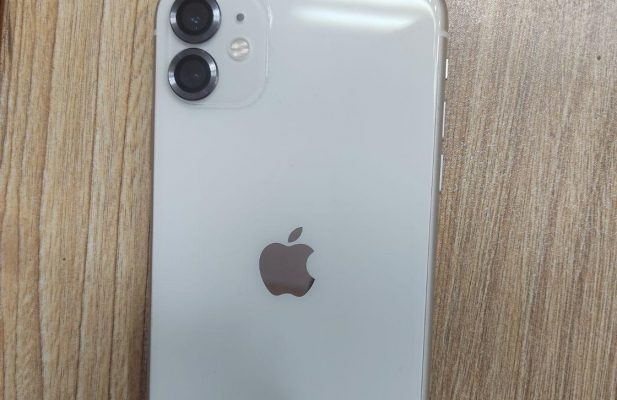 اپل iPhone 11 با حافظهٔ ۱۲۸ گیگابایت باتری۱۰۰ در حد نو